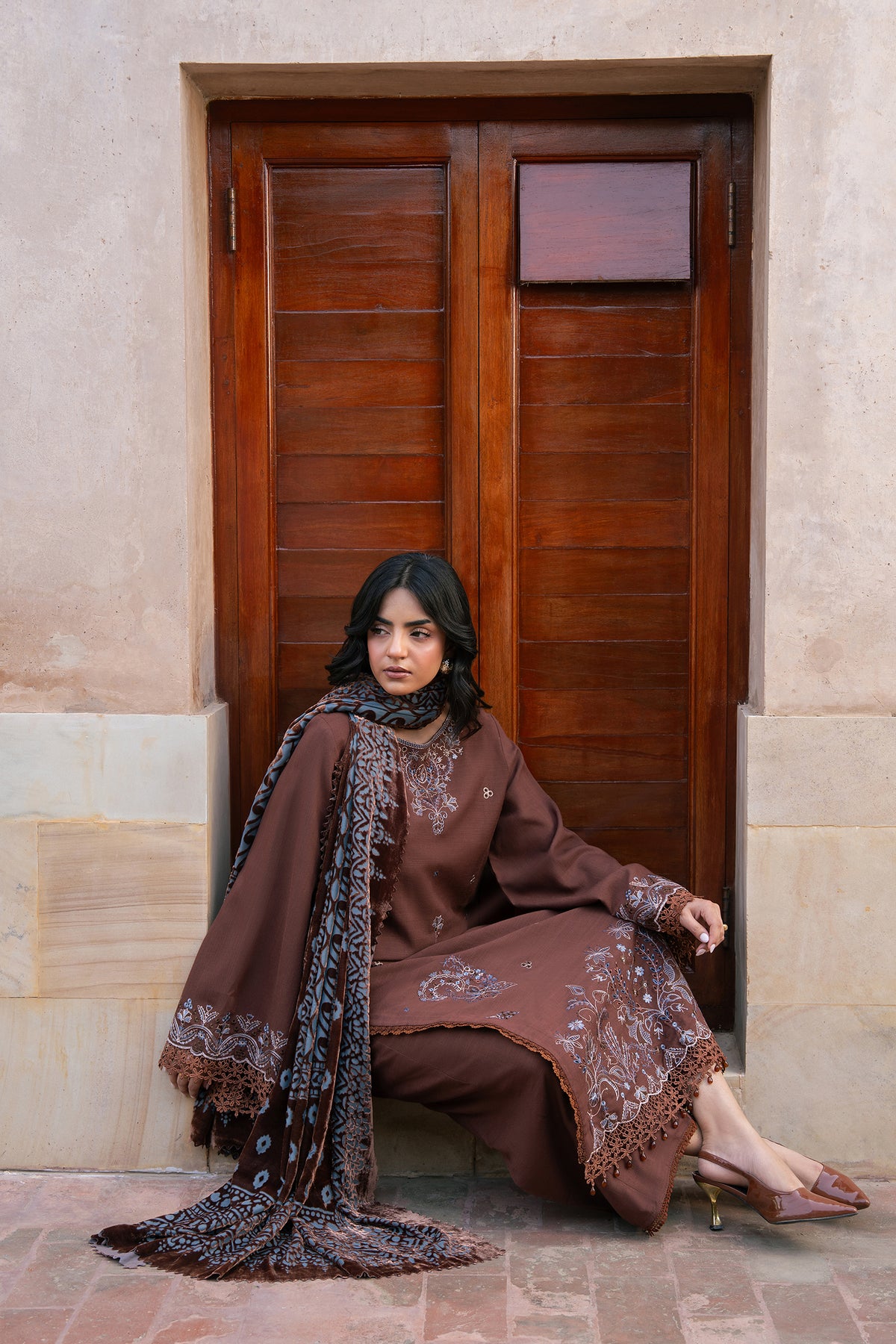 CHOCOLATE BROWN