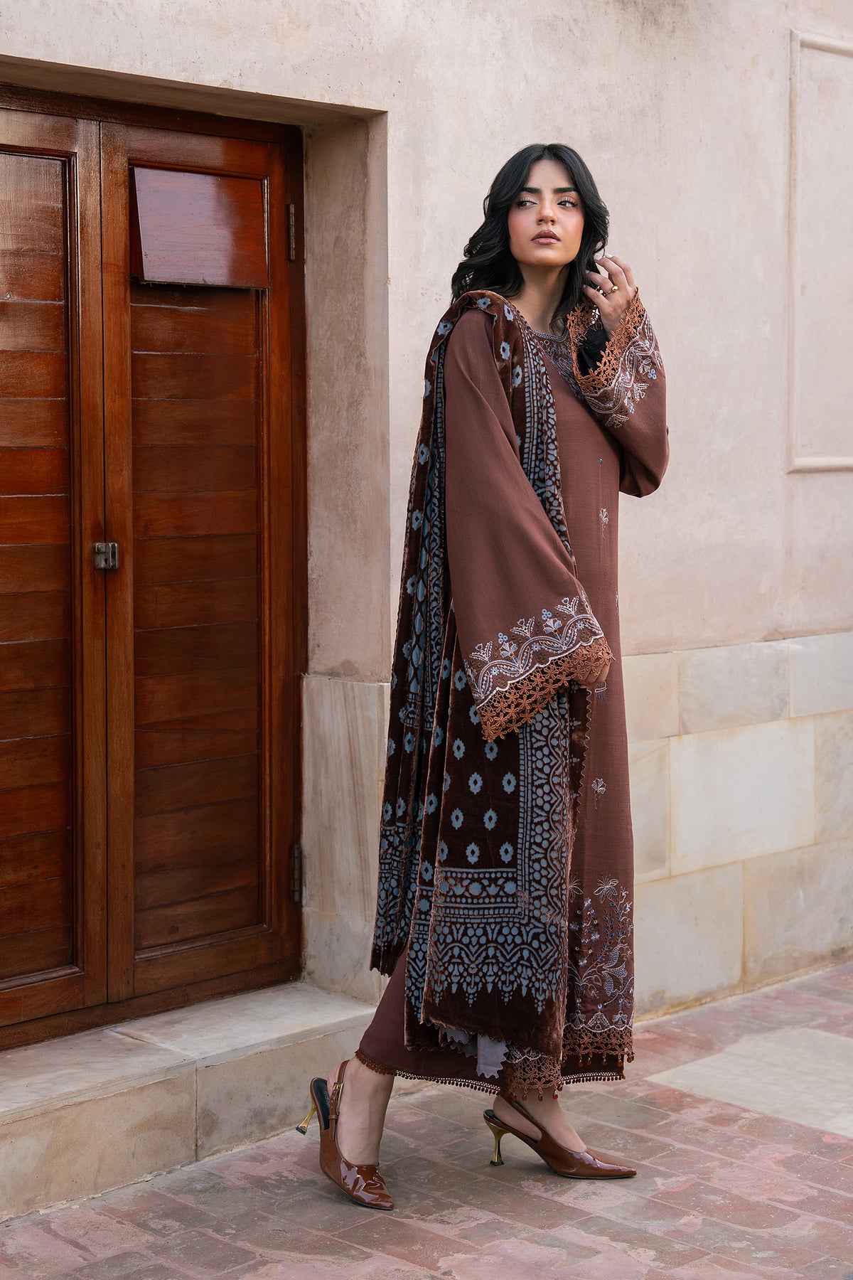 CHOCOLATE BROWN